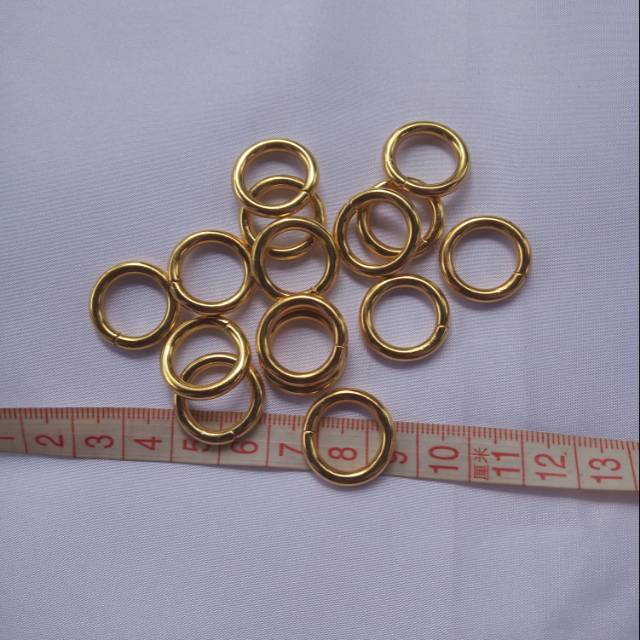 Ring O emas muda 1,3 cm