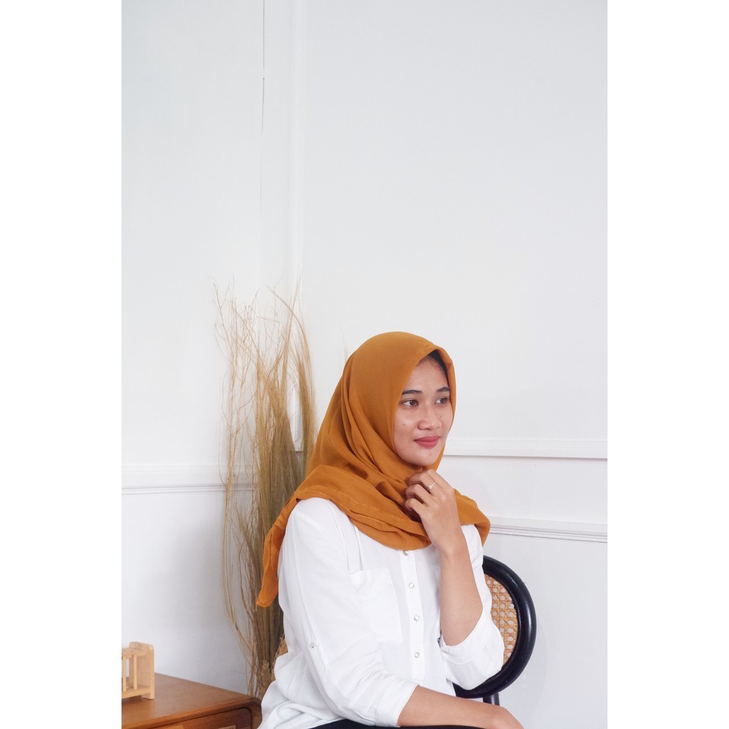 50 warna BELLA SQUARE JILBAB SEGI EMPAT POLLYCOTTON-bella gold