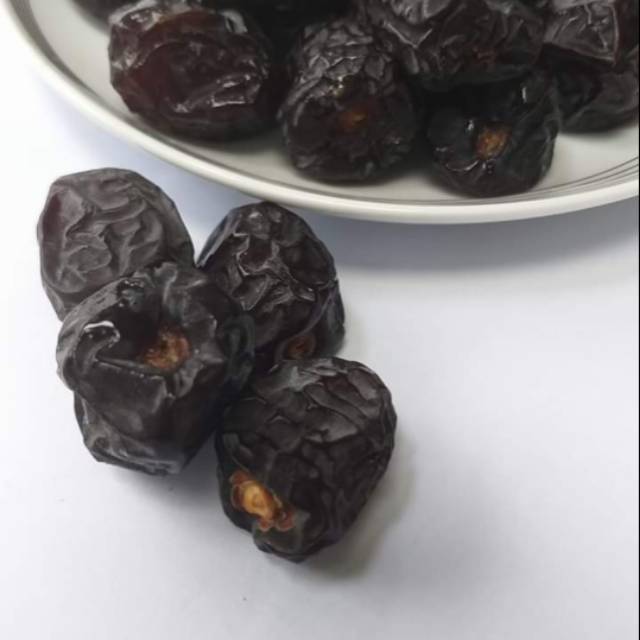 

Kurma Ajwa Madinah GRADE A (1KG & 500gram)