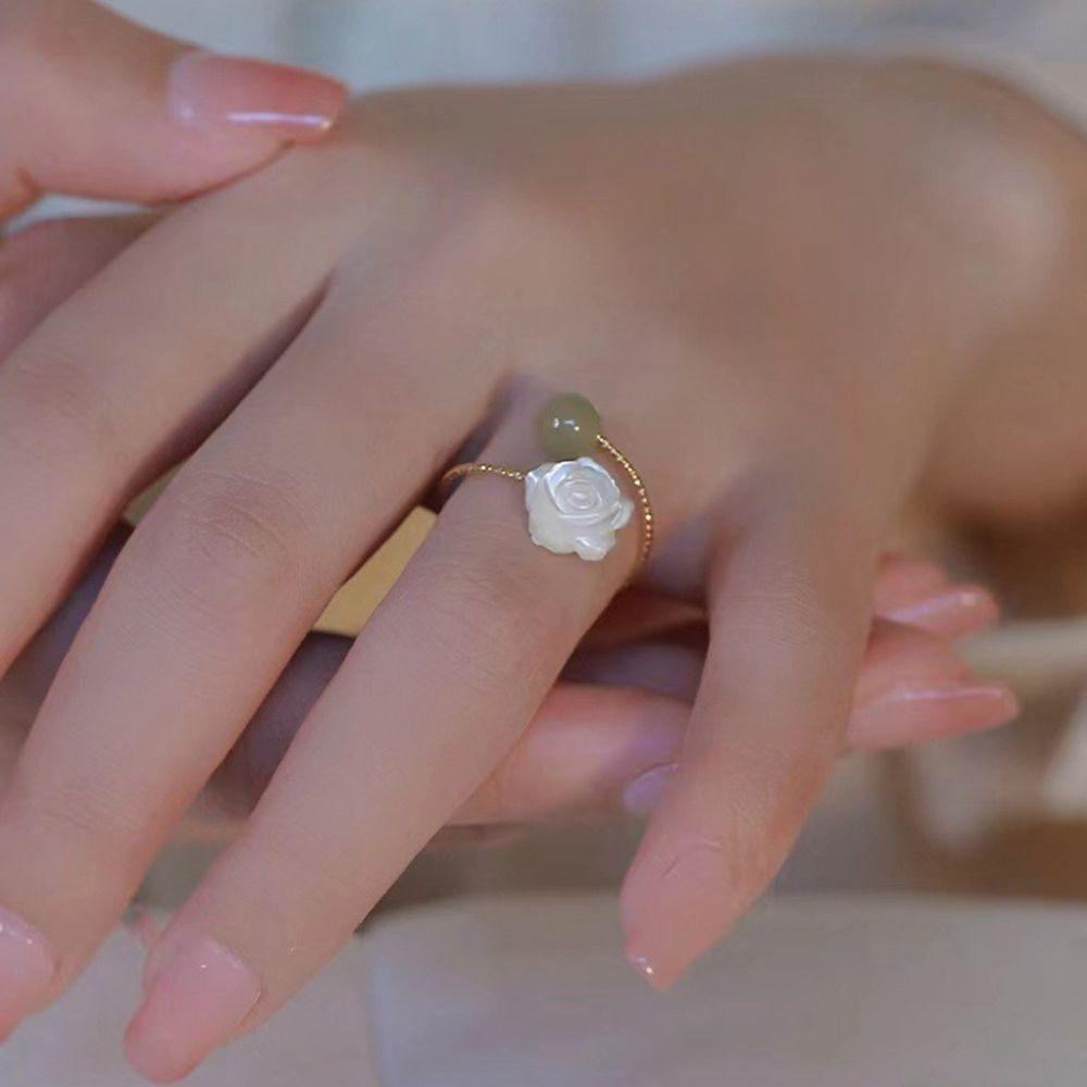 Mxbeauty Hetian Cincin Giok Kepribadian Elegan Emas Geometris Wanita Jari Cincin Hijau Gaya Cina Cincin