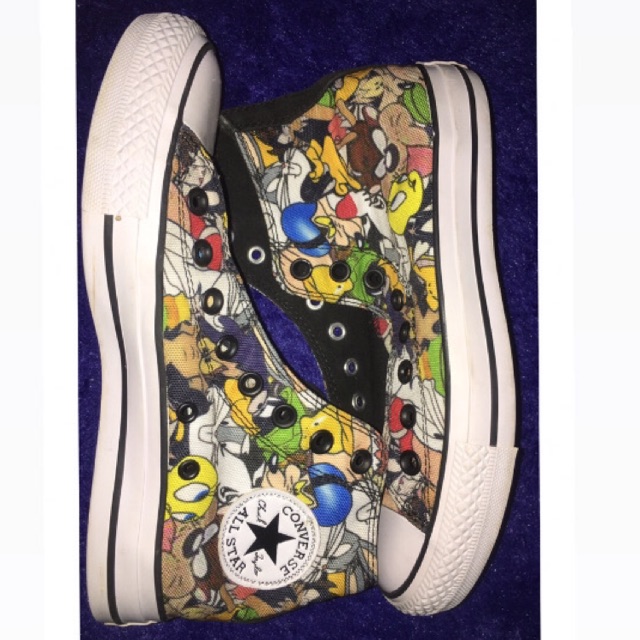 CONVERSE LOONEY TUNES