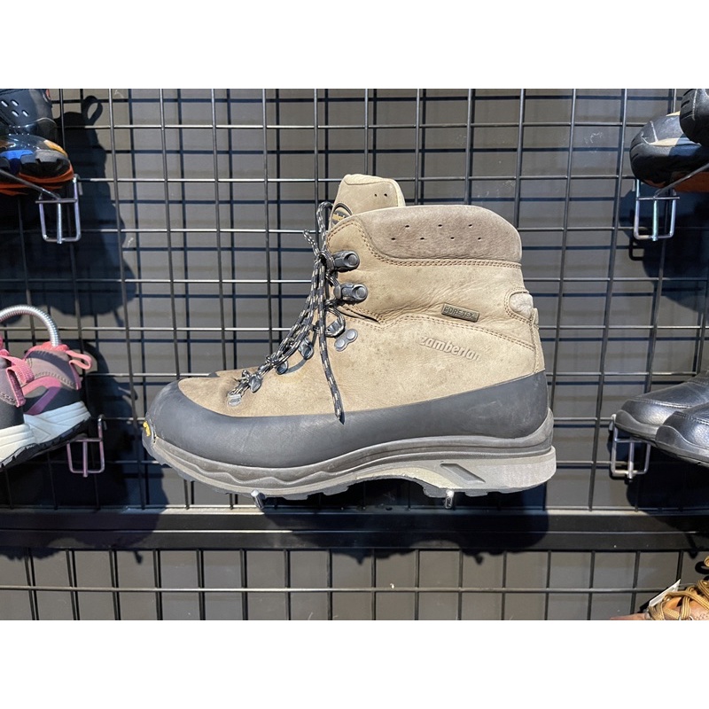 sepatu Hiking Zamberland