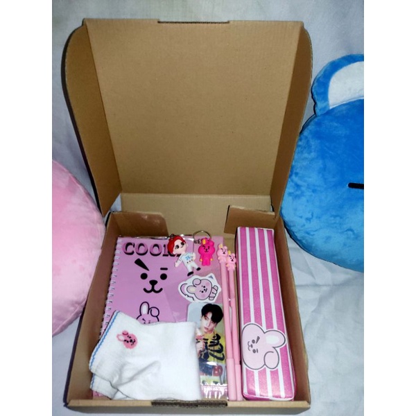 

Gift Box Bt21 (COOKY) Unofficial