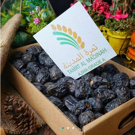 

Kurma Ajwa Kualitas Super Al Tamrt Madinah 1 Kg
