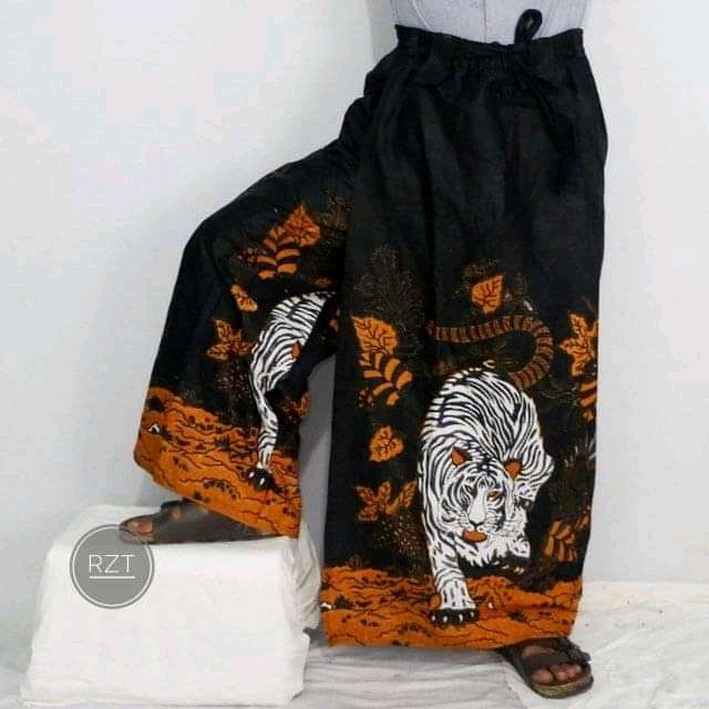 celana sarung motif macan