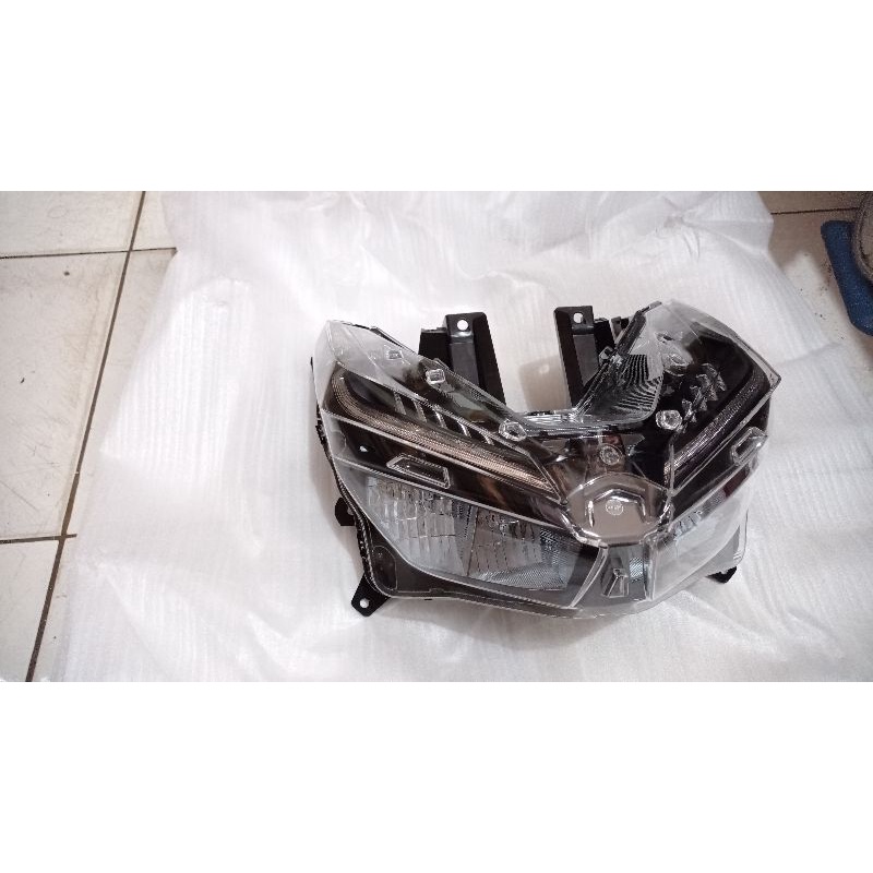 reflektor lampu depan vario 150 18 + LED original win