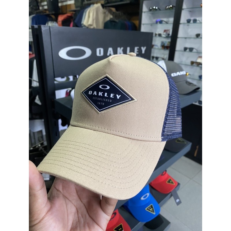 Topi Oakley