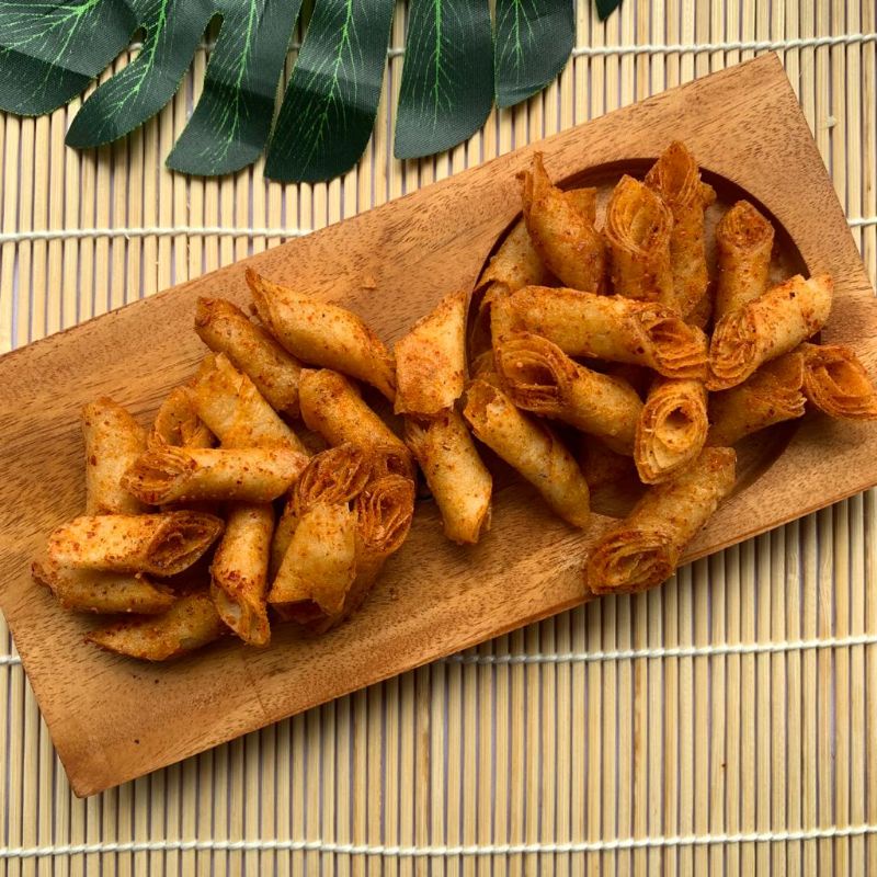 

Keripik Lumpia PEDAS 100gr by pawone khami @ratu_ngemil22