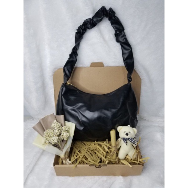 KADO ULANG TAHUN / KADO CEWEK / HADIAH PACAR / HAMPERS CEWEK / WISUDA