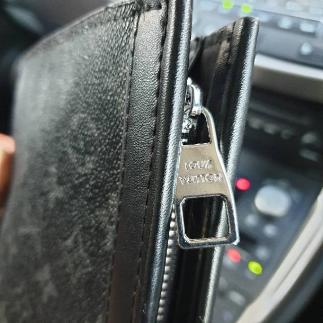 187 Clutch L Vuitton Ada no Seri (Free Sarung +BubbleWrap)