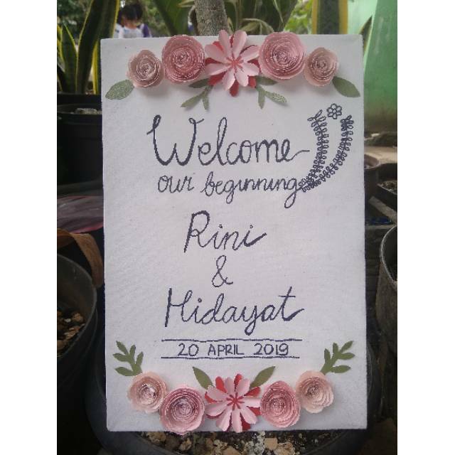 

CANVAS DEKORASI (MINI PAPER FLOWER ON CANVAS)
