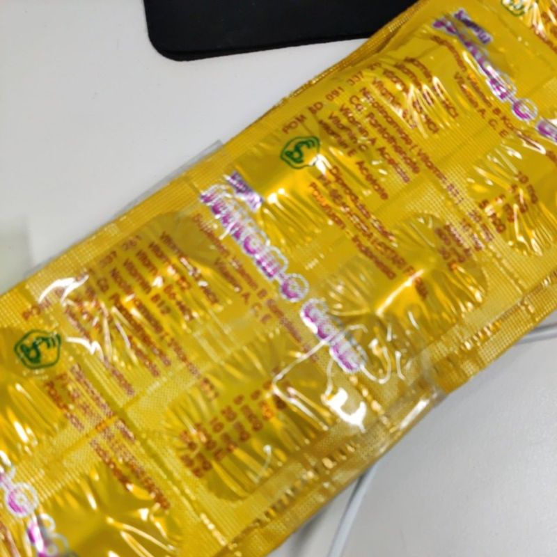 Multi Vitamin Kapsul Selkom C Gold 1 box