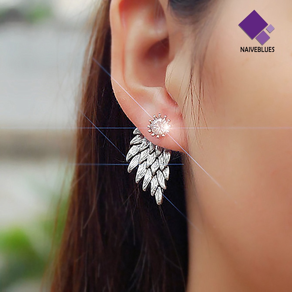 1 Pasang Anting Stud Bentuk Sayap Aksen Berlian Imitasi Bahan Alloy Untuk Wanita