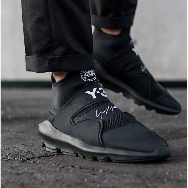 y3 suberou on feet