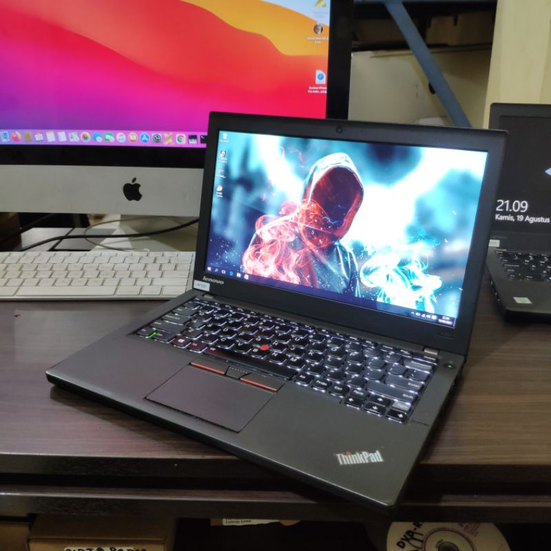 laptop ultrabook slim tipis lenovo thinkpad x250   core i7 gen5   ssd   ram 8gb