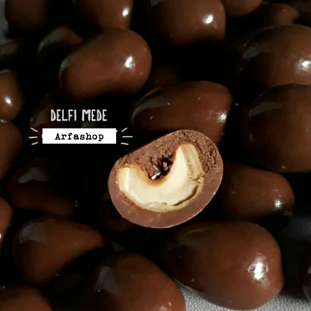 

( 500gram ) Coklat Delfi Mede kemasan 500 gram cokelat isi kacang mede