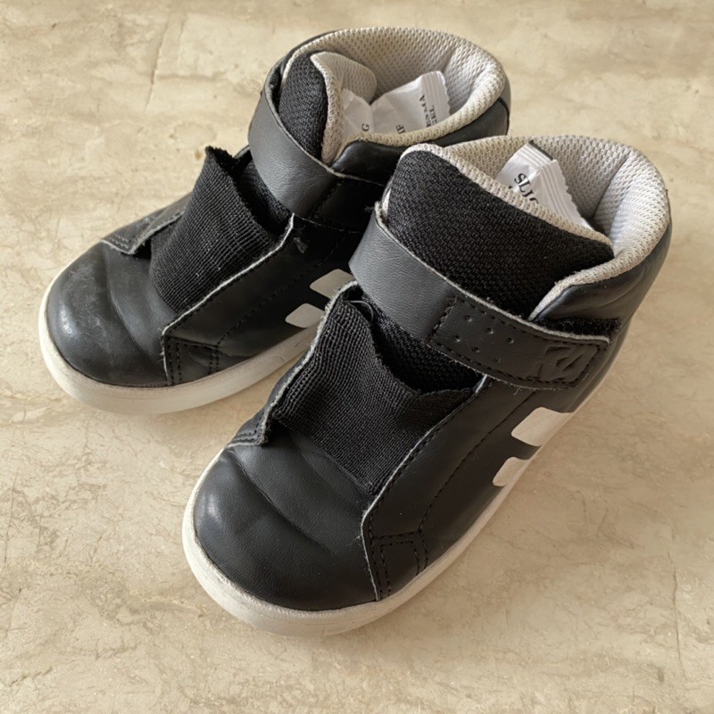 TOEZONE SEPATU ANAK HITAM