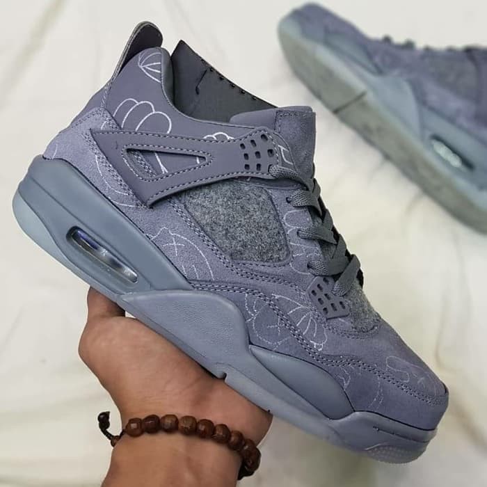 nike kaws 4