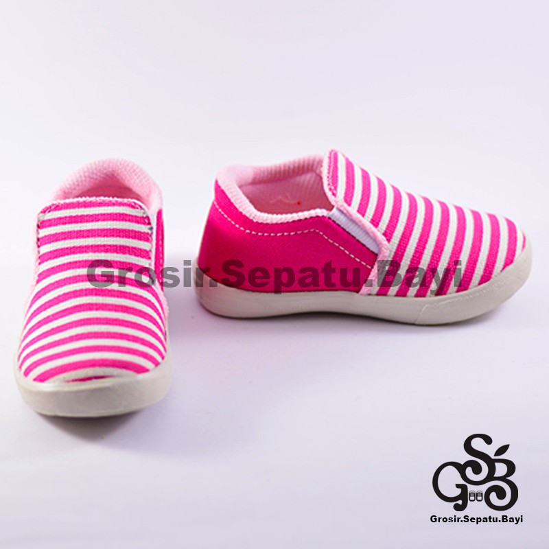 sepatu anak perempuan slip on motif Salur Pink