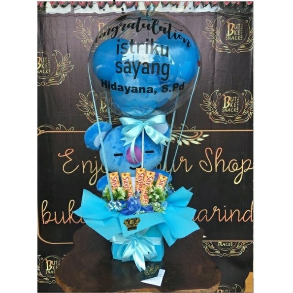 

buquet snack balon + boneka/buket Snack ultah/buket Snack balon wisuda/buket snack balon pernikahan