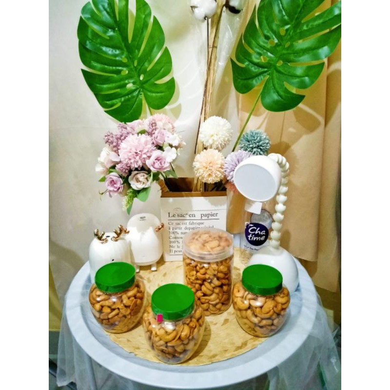 

Kacang Mete - Kacang Mede Mami Lina