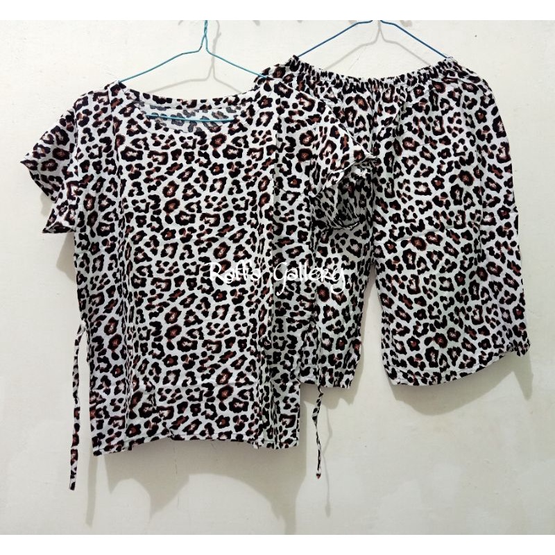 Setelan baju tidur / baju santai corak macan