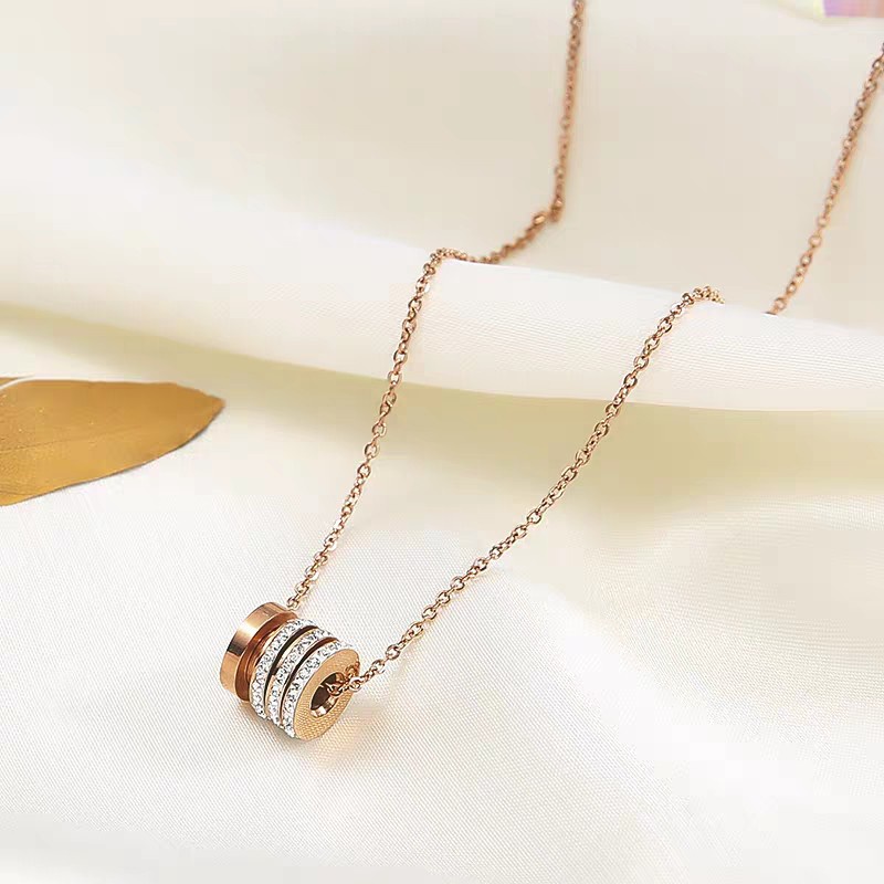 Kalung Rantai Dengan Liontin Berlian Imitasi Untuk Wanita | Kalung Rose Gold 18k | Kalung Bahan Stainless Steel | Kalung Bahan Titanium Steel | Anting Hypoallergenic Anti Pudar Untuk Hadiah Ulang Tahun