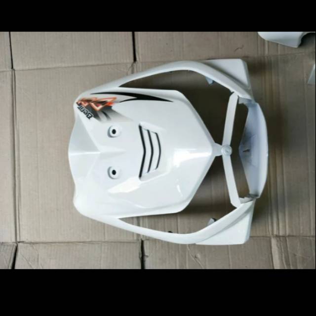 Tameng depan beat karbu putih