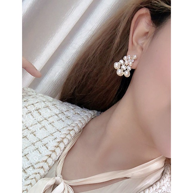 LRC Anting Tusuk Fashion Golden Diamond Geometrical Alloy Pierced Earrings With Diamonds K00745