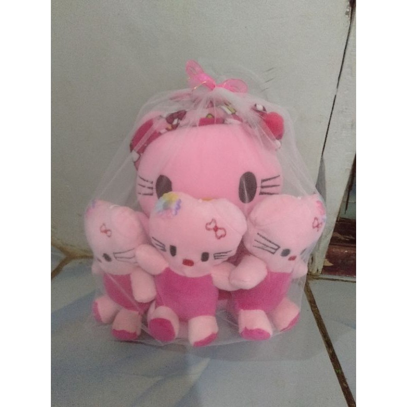 BONEKA HELLO KITTY BERANAK TIGA M