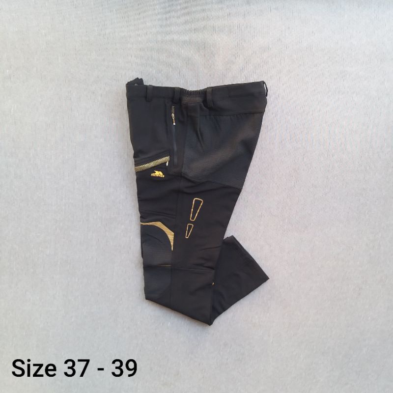 CELANA OUTDOOR SECOND TRESPASS BIG SIZE LIKE NEW