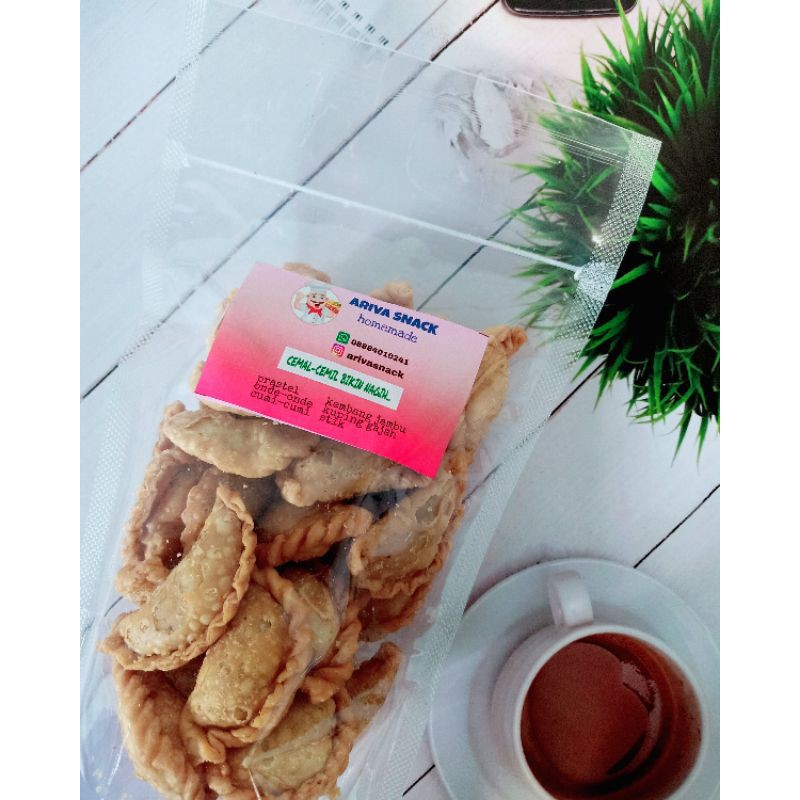 

Terlaris cemilan pastel abon/kue kering/abon/makanan/homemade/kue 250 gram