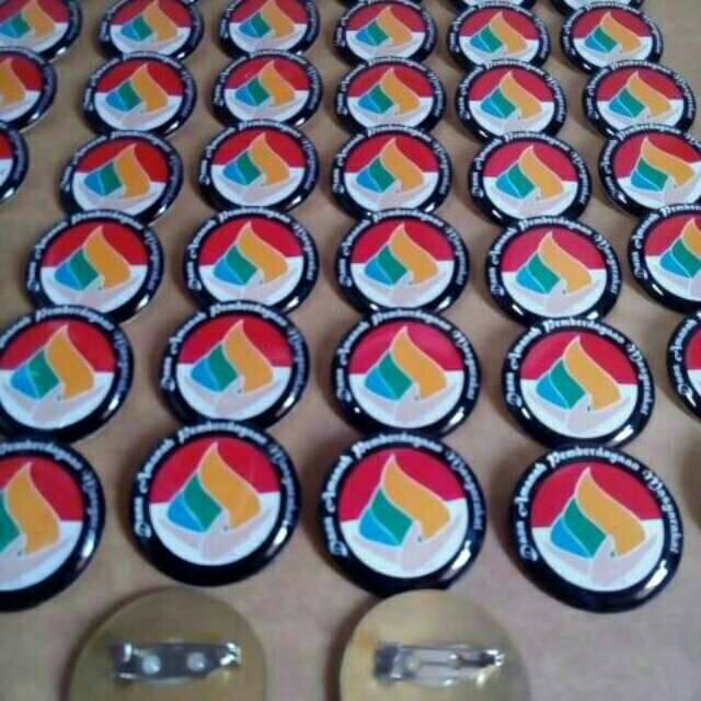 Pin kuningan resin custom