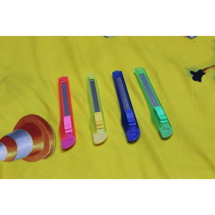 

cutter / pisau mini kecil warna lucu unik cantik alat potong tajam