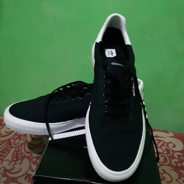 Sepatu Adidas B22706 Original ( 3MC) Free Ongkir