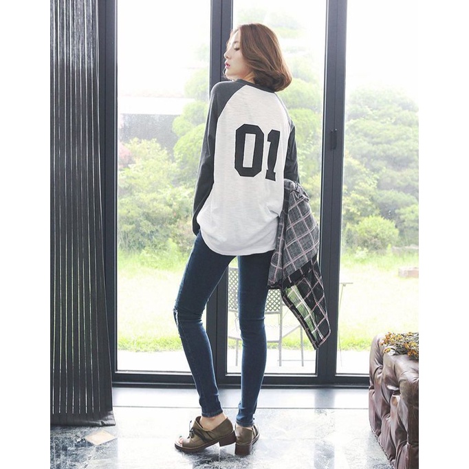 Baju lengan panjang T-shirt wanita mid-length longgar atasan putih Gaya Korea kemeja Baju Kaos Fashion Motif Tulisan Angka