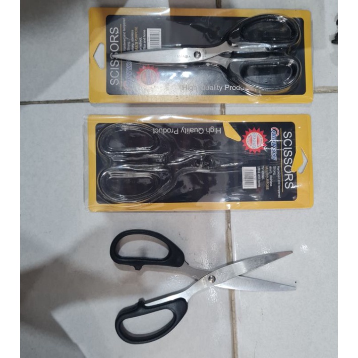 

Gunting Besar Super Tajam /7inc /harga per pcs