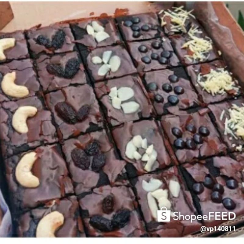 

brownies panggang sekat 6 topping gratis yellow buster ice+Yakult