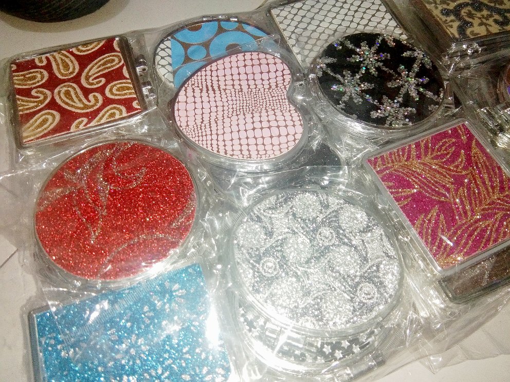 Souvenir pernikahan kaca gliter kaca lipat Kemas pelastik Souvenir pernikahan kaca gliter kaca lipat Kemas pelastik