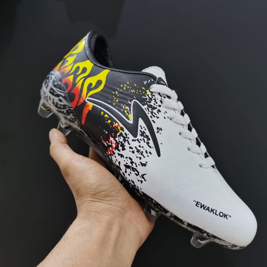 MEGA SALE SEPATU BOLA SPECS TERBARU EWAKLOK