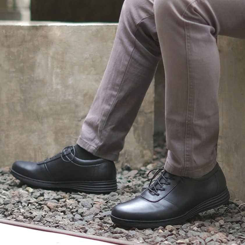 Accent Black | Sepatu Kulit Asli Vintage Klasik Casual Pria Sport Original Footwear | FORIND x Reyl
