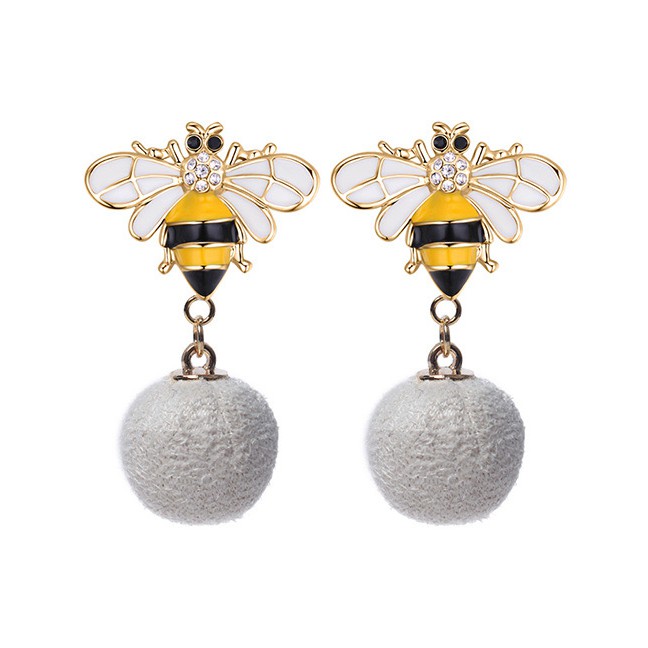 LRC Anting Tusuk Fashion Bee Shape Decorated Earrings