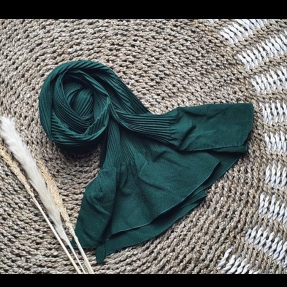 Pashmina Plisket Shawl/Pashmina Plisket Pashmina Diamond crep/Pashmina pleated shawl by izza-hijau botol