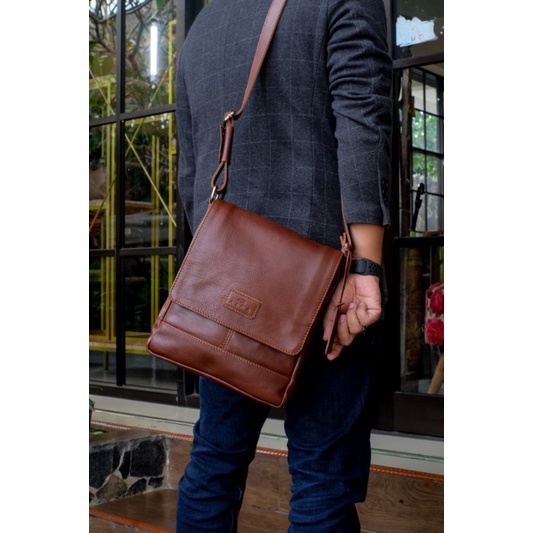 Tas Selempang Dan Bahu Pria Sling Bag Dimas Kulit Sapi Asli Bahan Pull Up Leather Terbaru Kain Katun Drill Tali Panjang Adjustable Kekinian Original