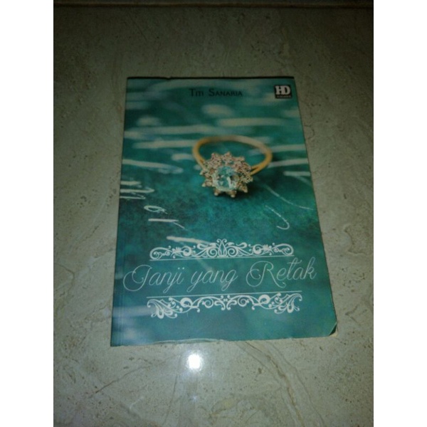 Novel Janji yang Retak - Titi Sanaria