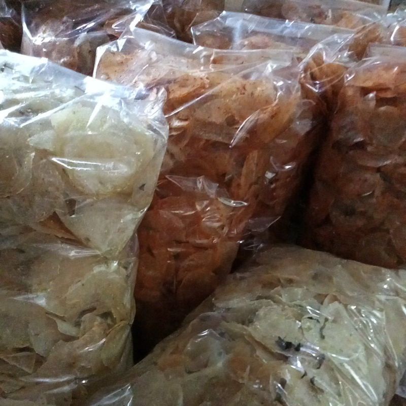

keripik kaca 1 kg/ keripik kaca pedas daunjeruk/ pikca pedas daunjeruk/ keripik kaca peda/ keripik beledag