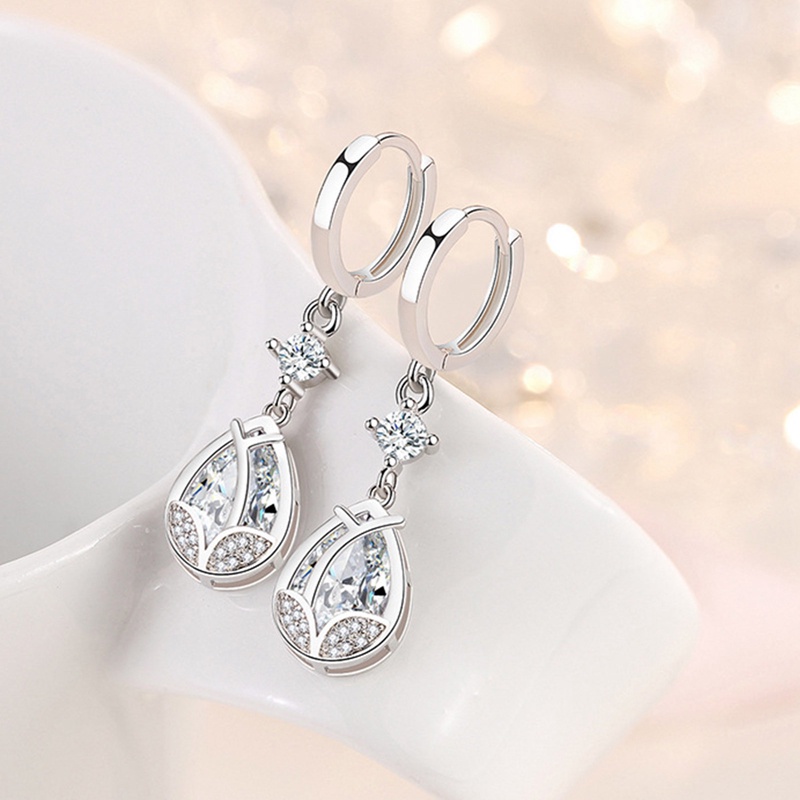 Anting 925 Silver Needle Bentuk Bunga Aksen Kristal Gaya Vintage Untuk Wanita