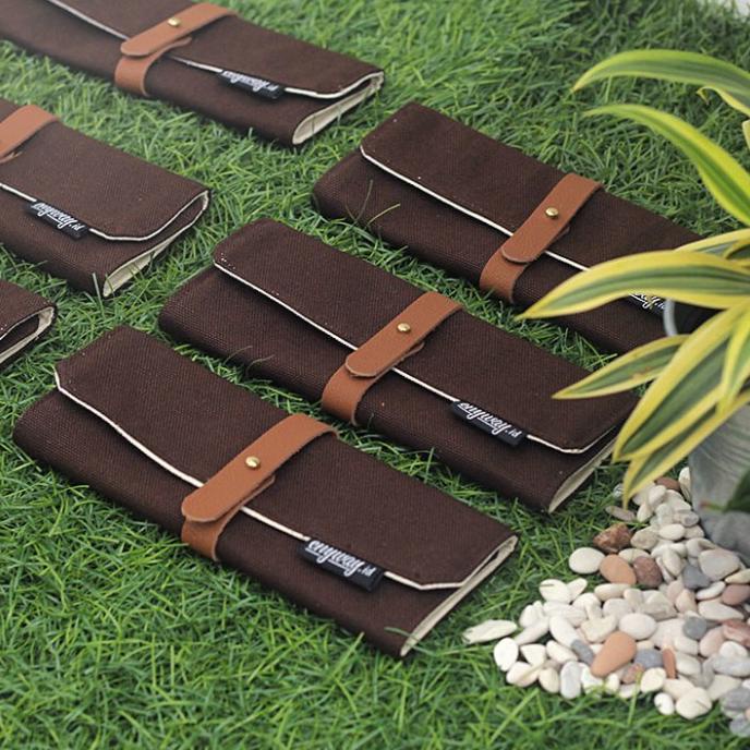 

PROMO Tempat Pensil Gulung / Lipat, Roll Up Pencil Case Blue Navy - Cokelat Tua/TEMPAT PENSIL AESTHETIC/TEMPAT PENSIL ANAK PEREMPUAN/TEMPAT PENSIL LUCU/TEMPAT PENSIL 3D/TEMPAT PENSIL TRANSPARAN/TEMPAT PENSIL LUCU/TEMPAT PENSIL KOREA/TEMPAT PENSIL