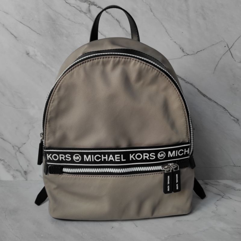 MK Kenly Medium Backpack Pearl Grey