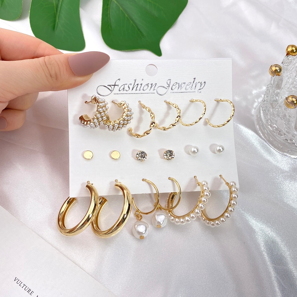 Set Anting Hoop Desain Kupu-Kupu Warna Emas Aksen Mutiara Bahan Logam Gaya Punk Untuk Wanita